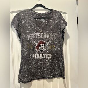 Majestic Women’s Pittsburgh Pirates Graphic Acid Wash V-neck Short Sleeve Tee